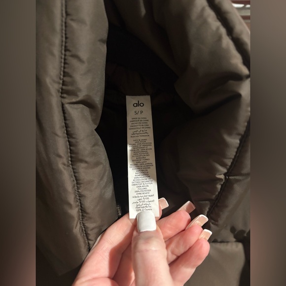 ALO Yoga Gold Rush Puffer - Picture 3 of 5